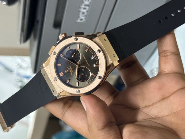 HUBLOT CLASSIC FUSION ROSE GOLD CASE BLACK BELT GREY DIAL
