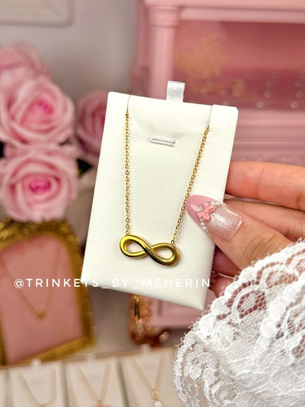 Infinity neckpiece