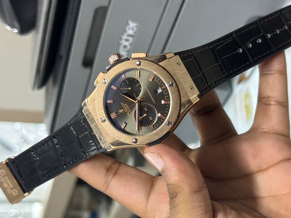 HUBLOT CLASSIC FUSION ROSE GOLD CASE BLACK BELT GREY DIAL LEATHER TEXTURE