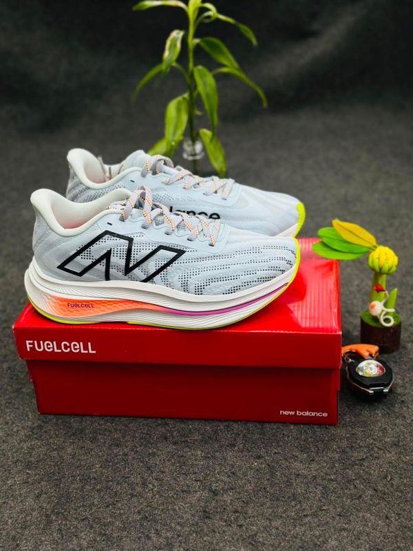 New Balance x FuelCell SuperComp Trainer v2 (1:1)
