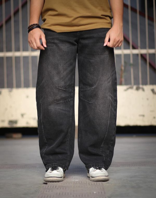 Baggy fitted black denim pant