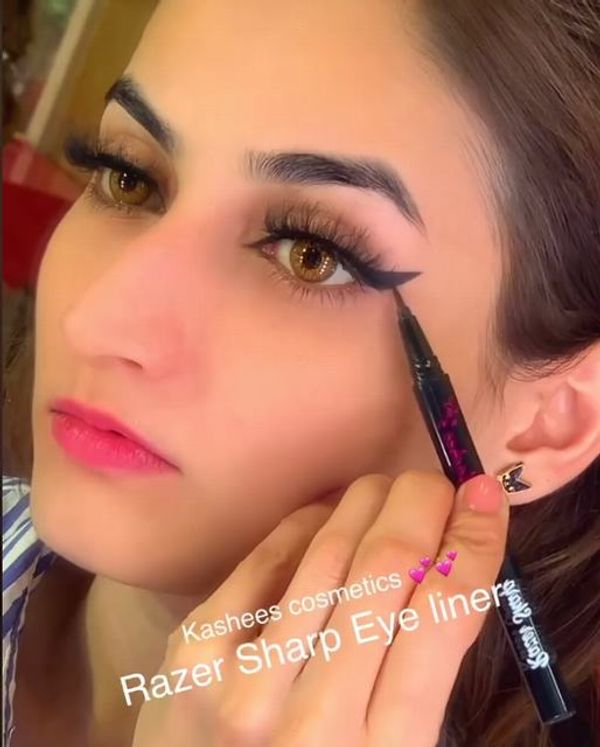 Kashee's Razor Sharp Eyeliner