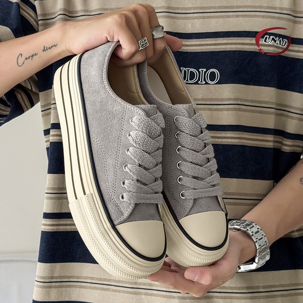 Casual canvas shoes