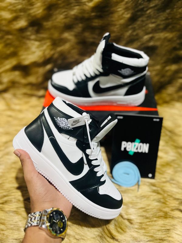 NIKE Air Jordan 1 (Black&White)