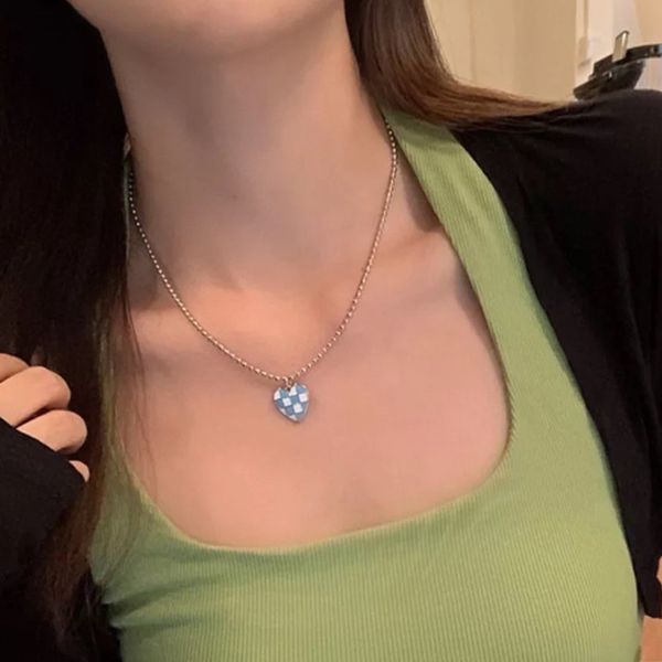 grid pattern necklace