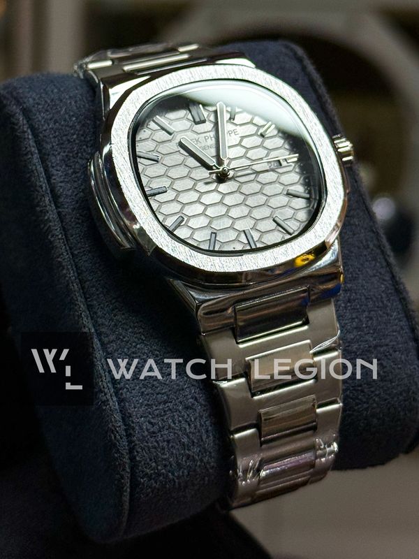PATEK NAUTILUS HONEYCOM GREY DIAL SWEEP
