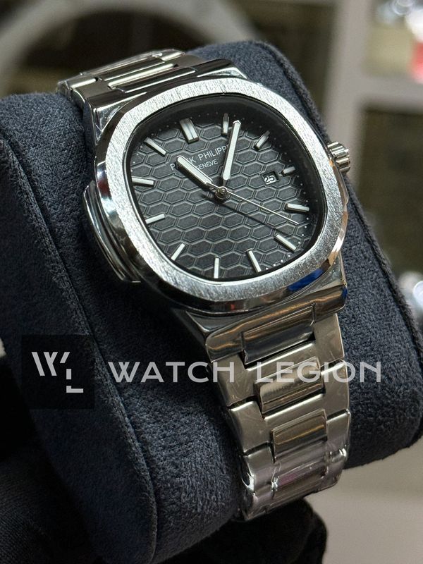 PATEK NAUTILUS HONEYCOM BLACK DIAL SWEEP