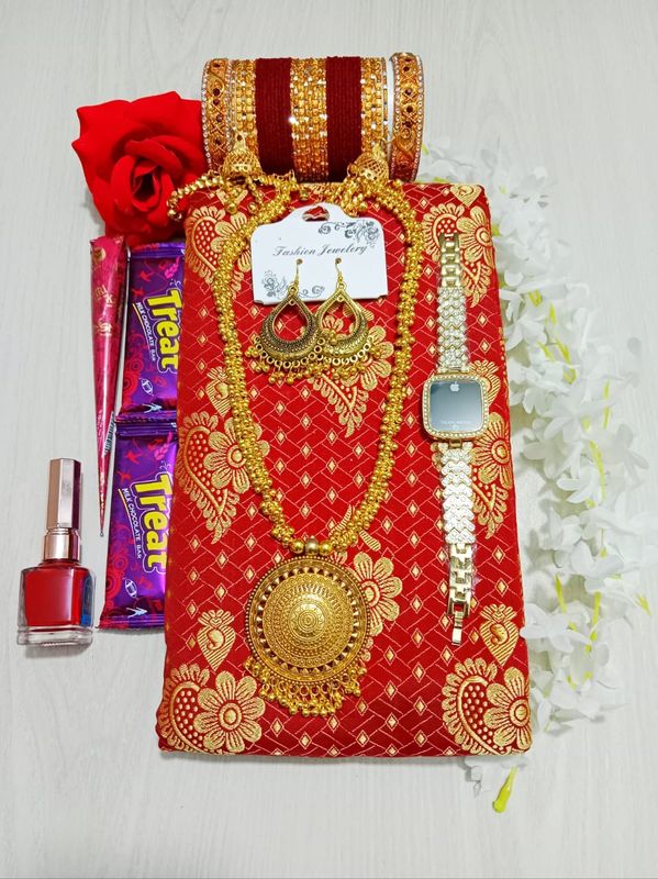 আকর্ষণীয় শাড়ী গিফট কম্ব সেট