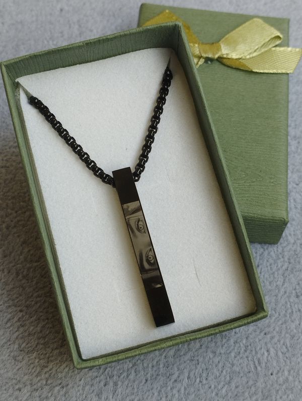 Vertical black pendant necklace - Black