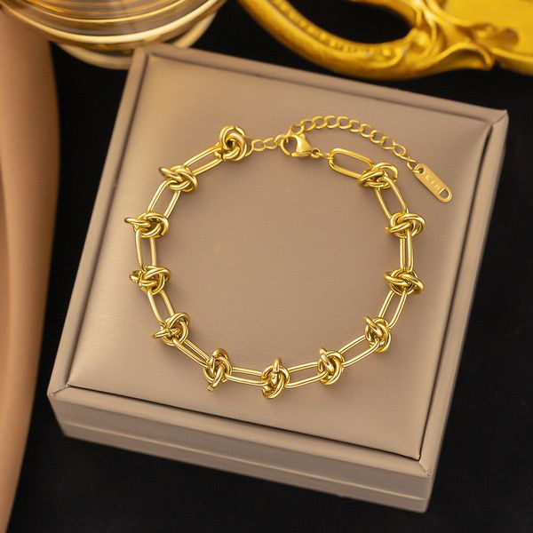 Thorn golden bracelet