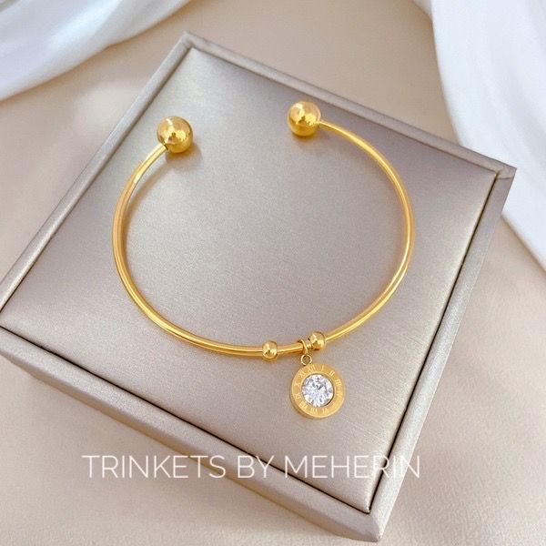 Roman charm cuff bracelet(gold)