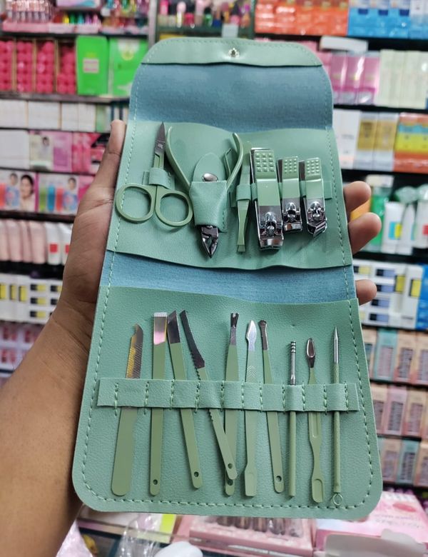 16 pieces manicure pedicure set - Image 2