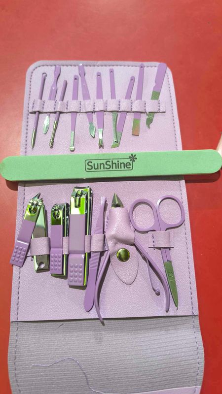 16 pieces manicure pedicure set - Image 3