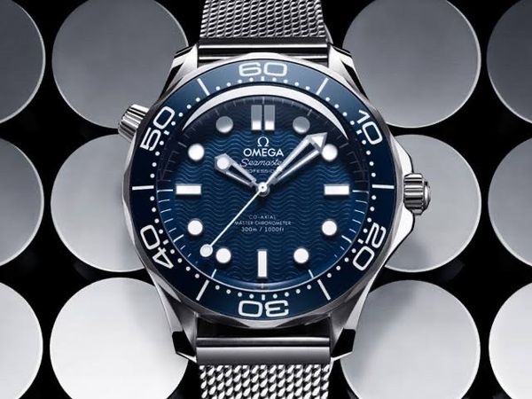 Omega 007 60th