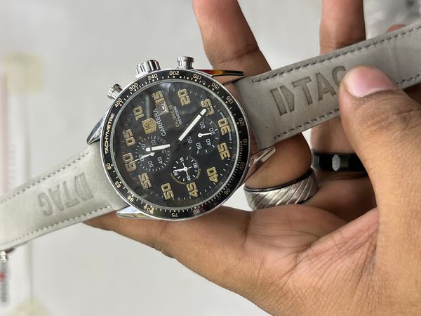TAG BELT CALIBER 16 GREY BELT SILVER CASE BLK DIAL